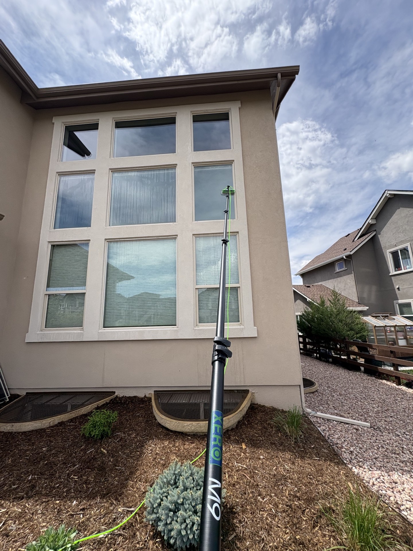 Water-fed pole cleaning tall exterior windows